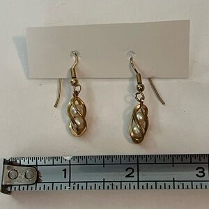 Twirling Pearls Earrings